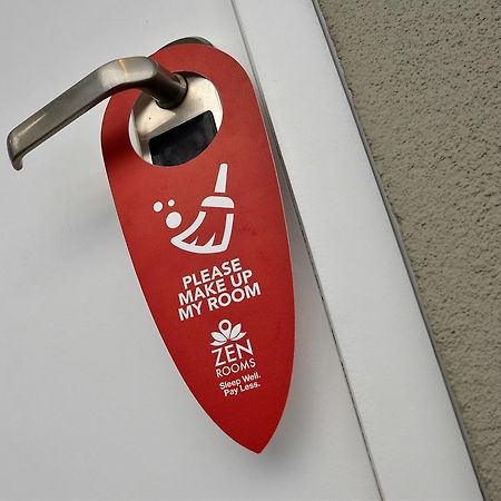 Zen Rooms Kuta Tuban Suites Exterior photo