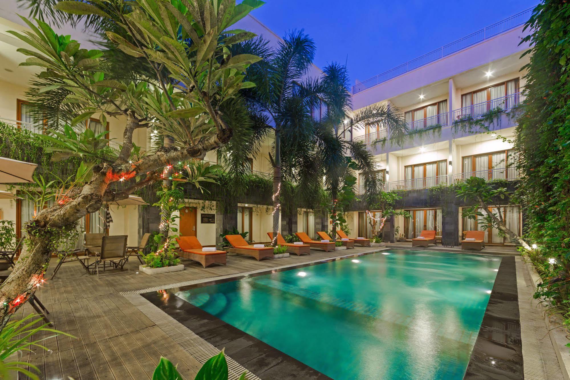 Zen Rooms Kuta Tuban Suites Exterior photo