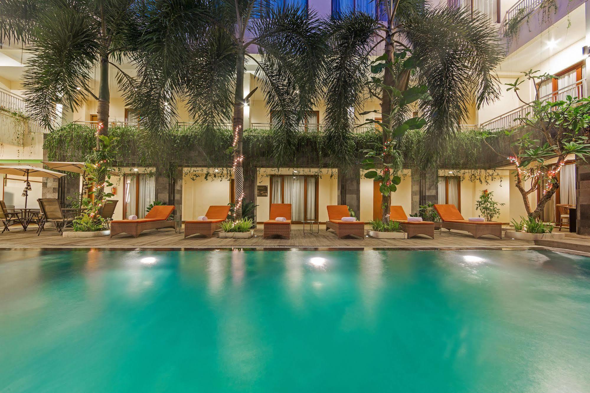 Zen Rooms Kuta Tuban Suites Exterior photo