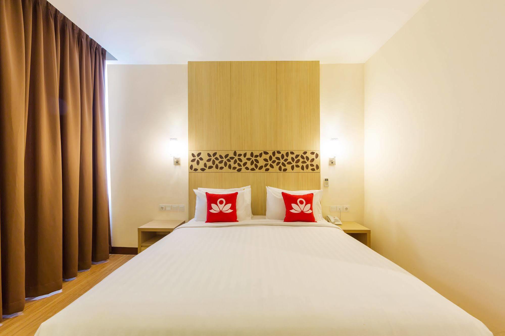 Zen Rooms Kuta Tuban Suites Exterior photo