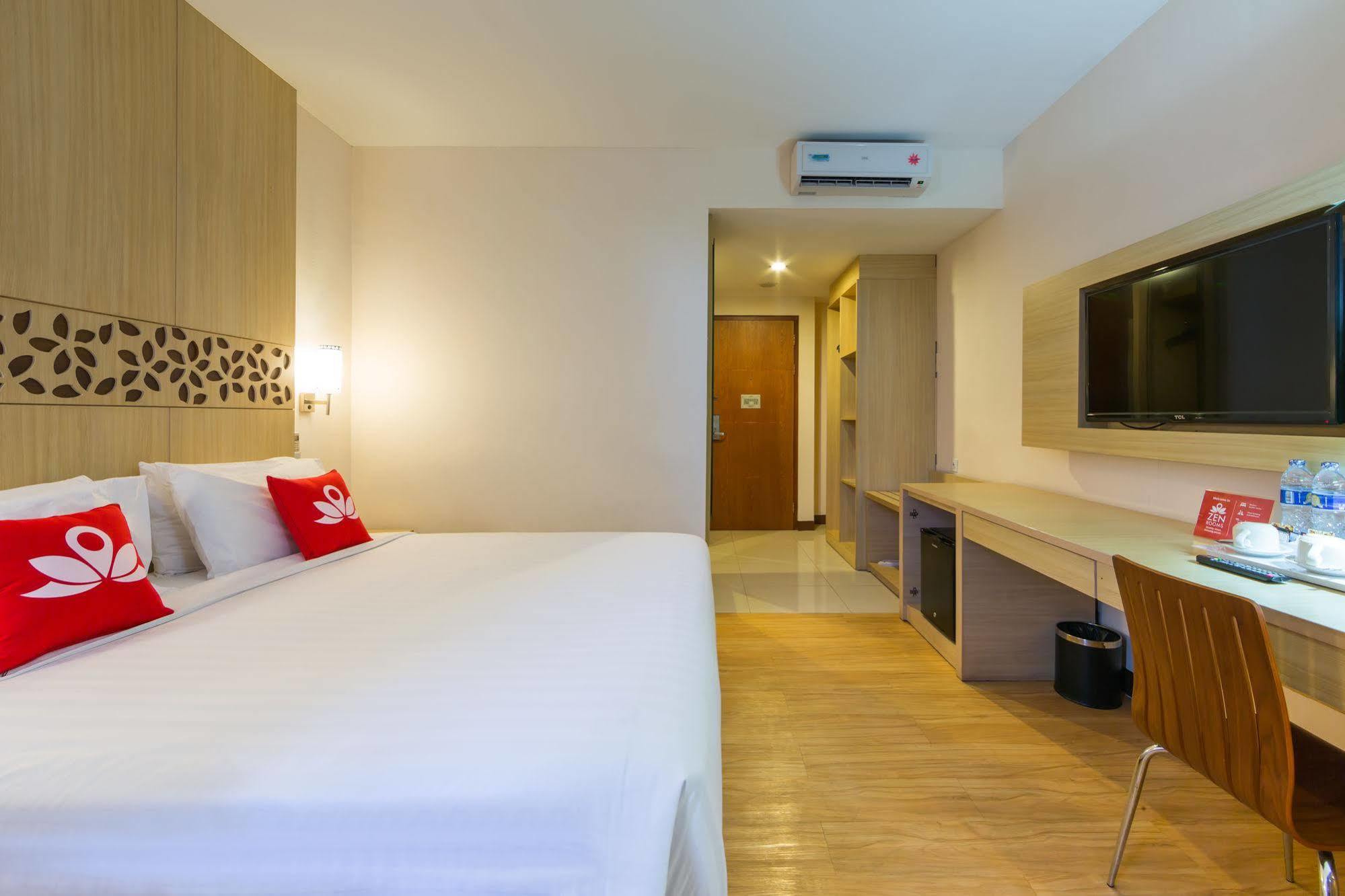 Zen Rooms Kuta Tuban Suites Exterior photo