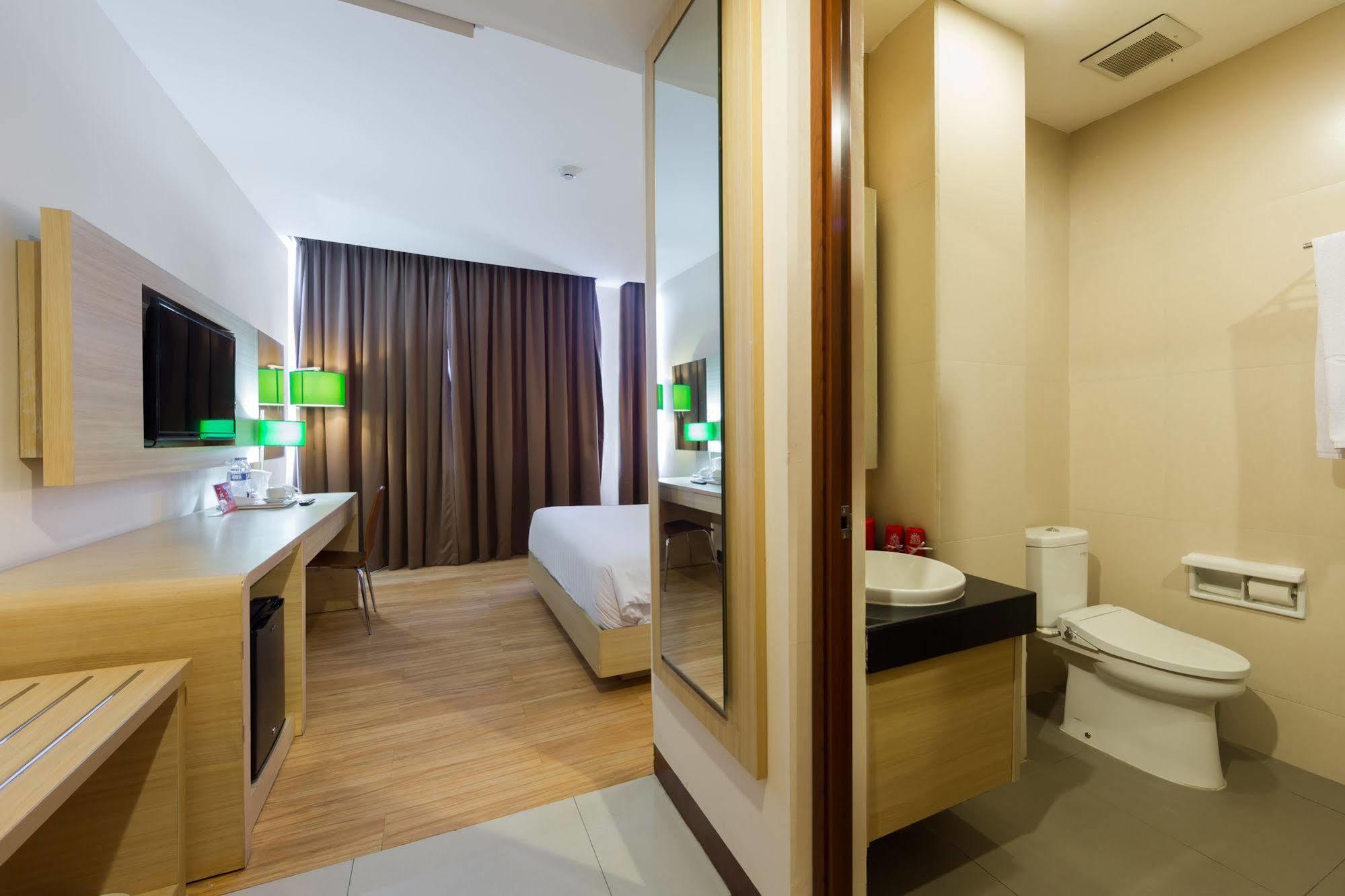 Zen Rooms Kuta Tuban Suites Exterior photo