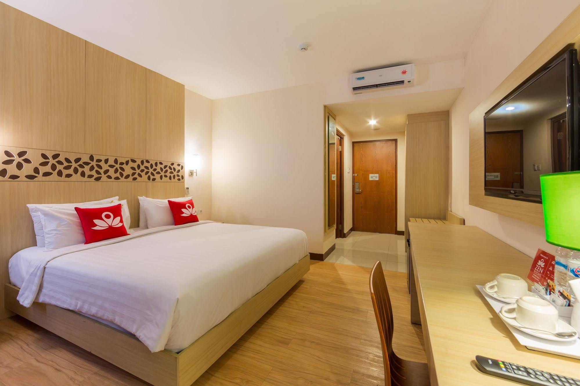 Zen Rooms Kuta Tuban Suites Exterior photo