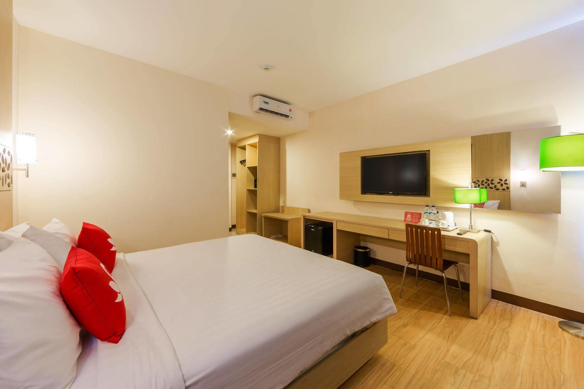 Zen Rooms Kuta Tuban Suites Exterior photo