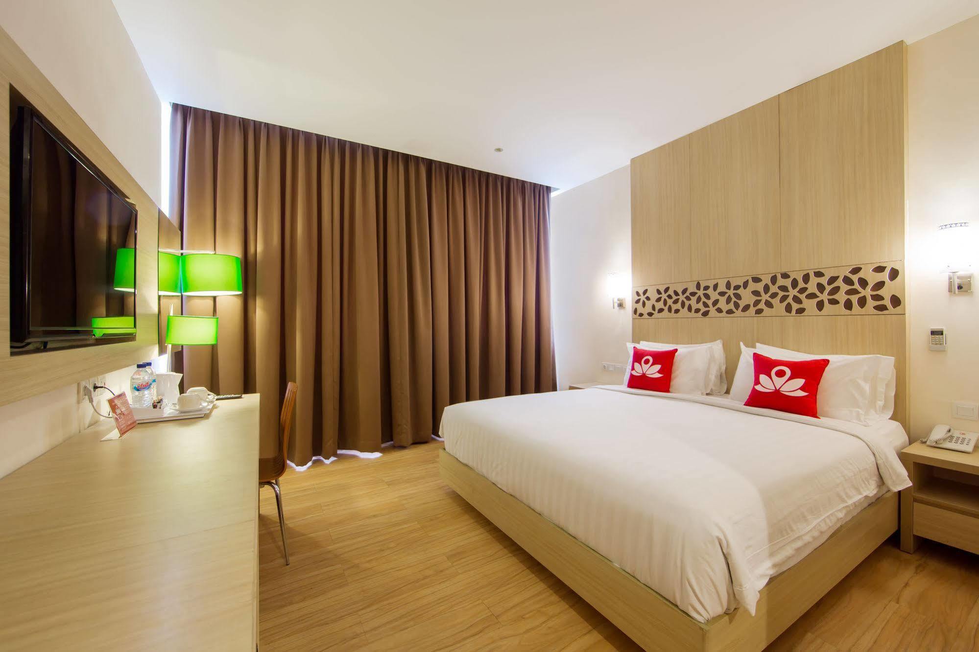 Zen Rooms Kuta Tuban Suites Exterior photo
